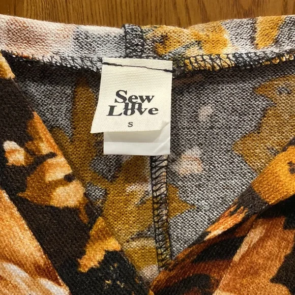 NWOT Sew In Love hacci floral hoodie size small - Picture 2 of 5